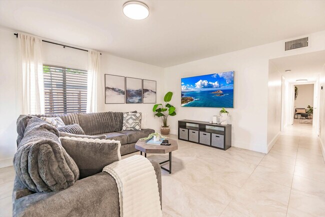 Foto del edificio - 716-720-720 SW 14th Ct