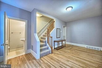 Building Photo - 413 W Louther St