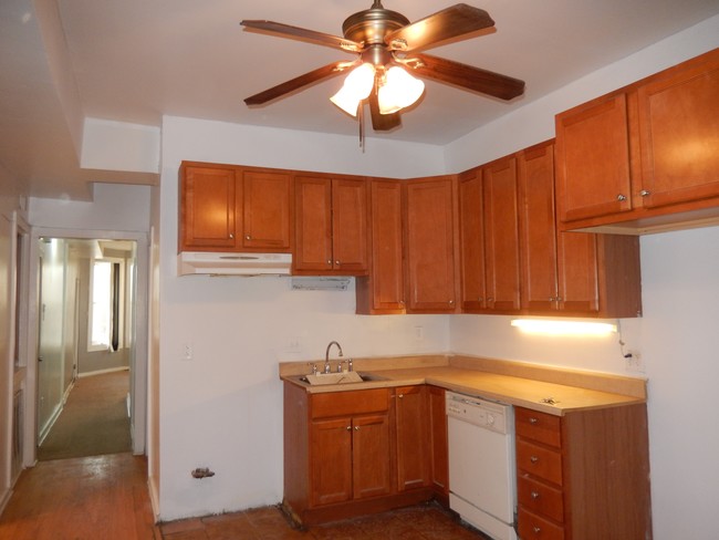 kitchen of 1 of 3 condo quality units - 1125 S Troy St