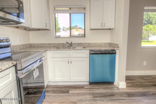 Building Photo - 3312 Victory Palm Dr