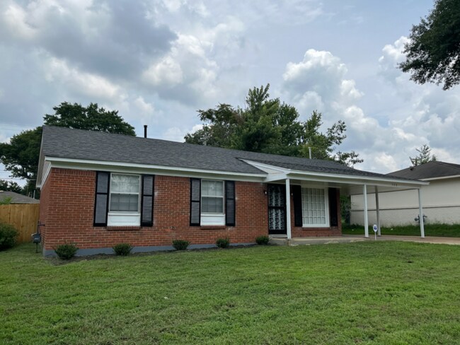 Building Photo - 300 Summerwood Ave