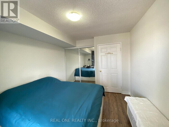 Photo du bâtiment - 28 Empress Ave