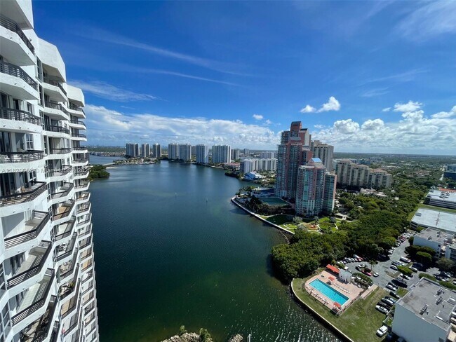 Foto del edificio - 3530 Mystic Pointe Dr
