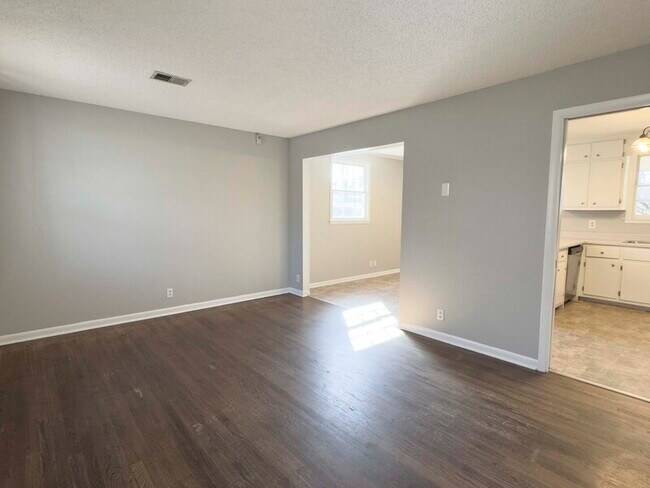 Foto del edificio - 328 Dunbar Cave Rd