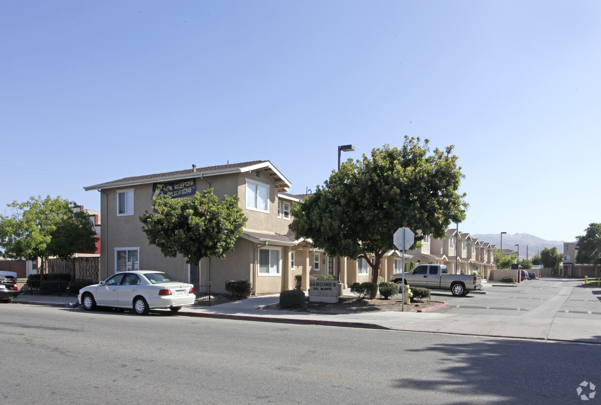 Primary Photo - Jardines Del Monte Apartments