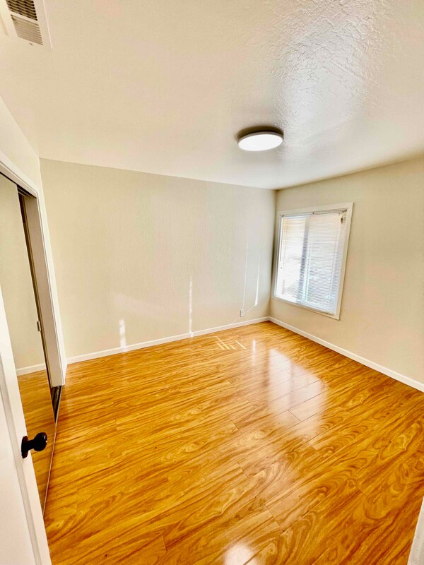 Building Photo - 275 Montana St