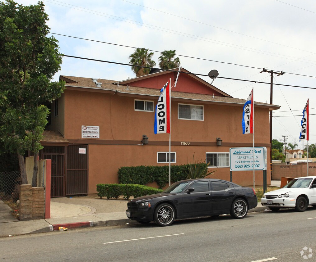 Lakewood Park Apartments in Bellflower, CA