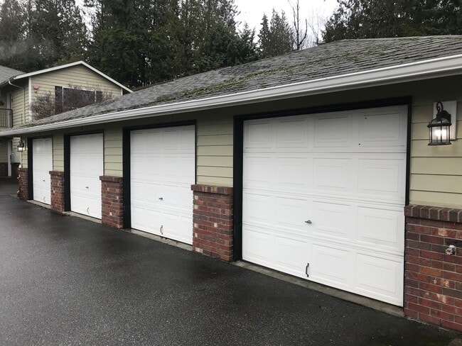 Shared Garage - 1117 Ttereve Dr