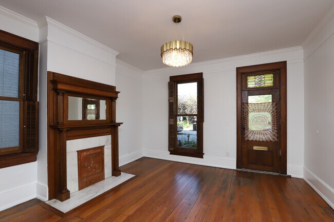 Building Photo - 137 Brown St