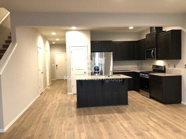 Building Photo - Newer Happy Valley Home! Hardwoods, Stainl...