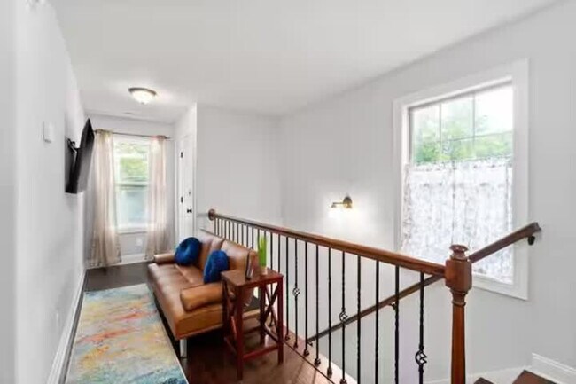 Foto del edificio - 206 E Street-SI ID1367376P