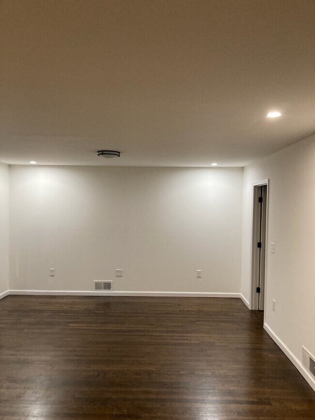 Building Photo - 30 Lehmann Ln