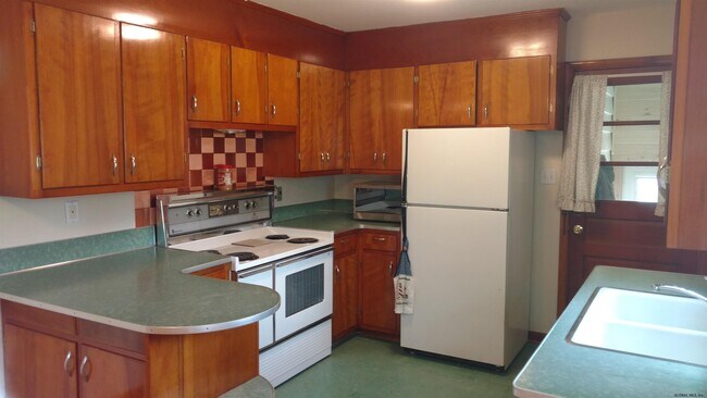Building Photo - 37 Pawling Ave