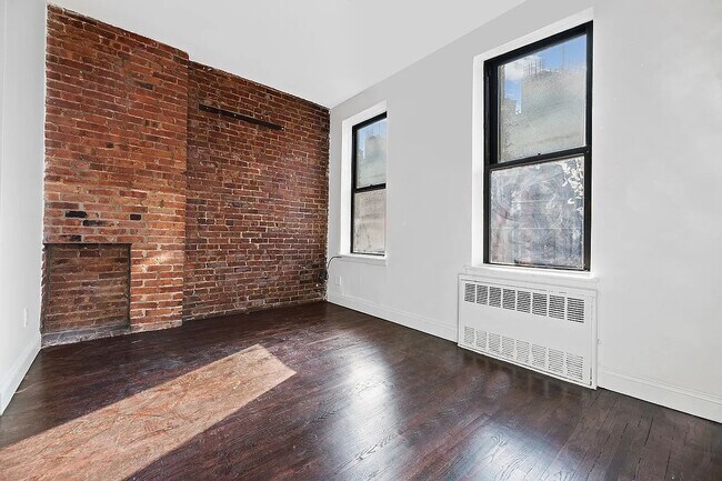 Foto del edificio - 445 West 46th Street