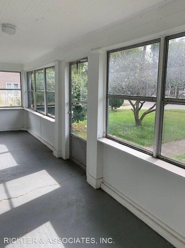 Building Photo - 3 br, 1 bath House - 307 E BROAD
