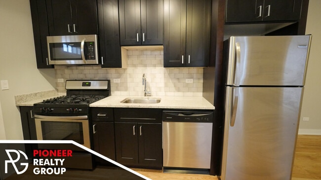 Building Photo - 2209 W Eastwood Ave