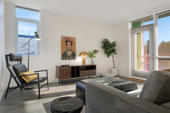 Building Photo - Huge Two Bedroom Unit in Downtown Kitchener!