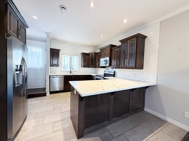 Building Photo - 2 Sitka St