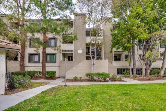 Building Photo - 1 Bed 1 Bath With Lots of Amenities!
