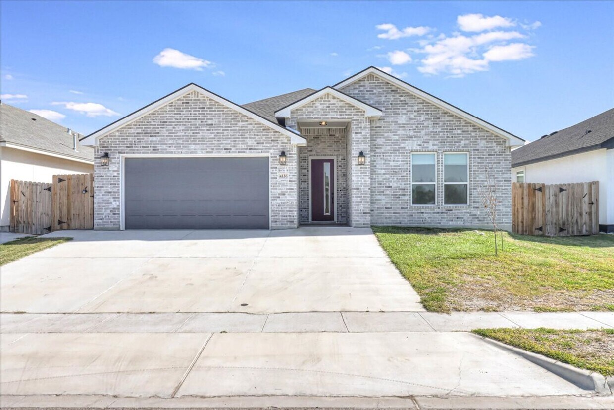 Primary Photo - 4126 Azali - 4/bedroom 3/bathroom - $2,800...