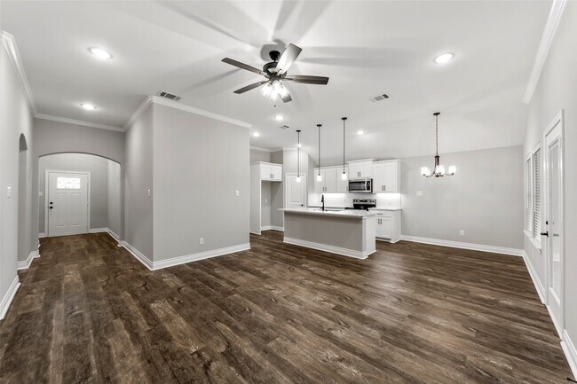 Building Photo - 1301 Brad Kellar Dr