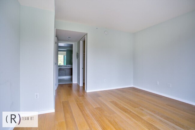 Foto del edificio - Oceanview Luxurious Chic Condo for High Quality Lifestyle