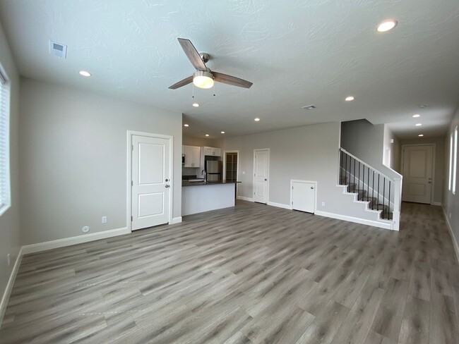 Foto del edificio - BRAND NEW 4 BEDROOM SAND HOLLOW TOWNHOME F...