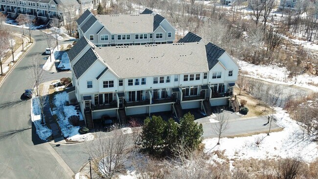 Foto del edificio - 4665 Victor Path