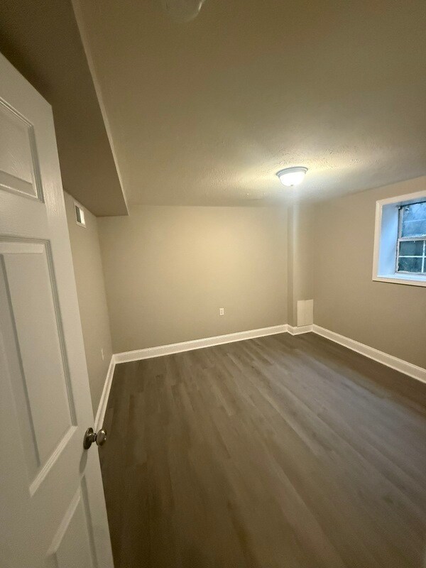 Foto del edificio - 1300-1330 Windsor Avenue - 1304B