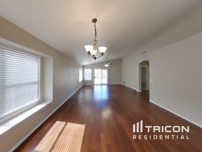 Building Photo - 12629 W Edgemont Ave