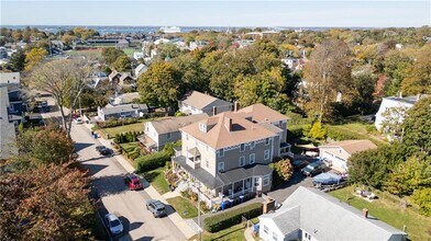 Building Photo - 14 Dresser St