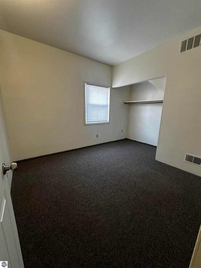 Building Photo - 315 E Bellows St