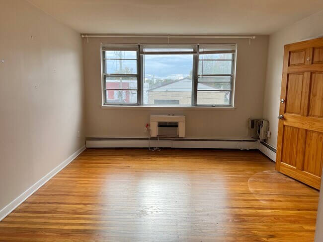 Living Room - 120 Folsom Ave