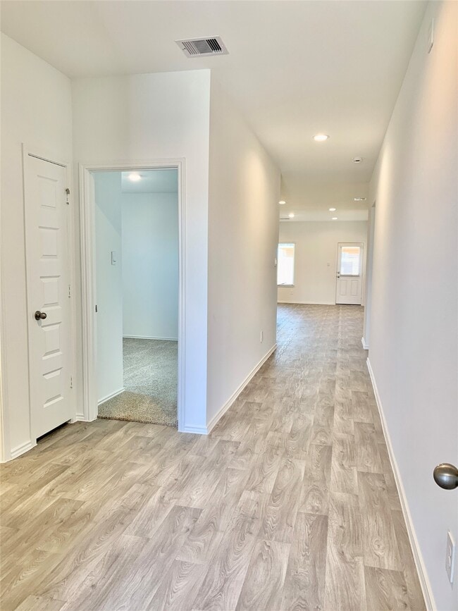Building Photo - 2213 Laurel Bloom Ln