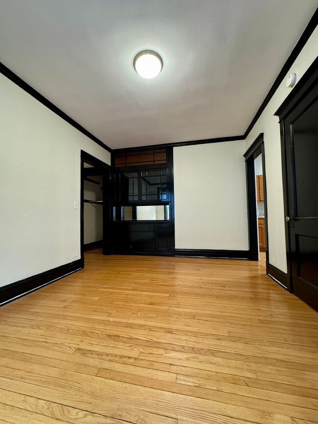 Building Photo - 3803 N Lincoln Ave