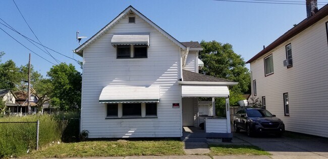Foto del edificio - 3052 Sackett Ave
