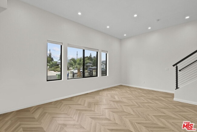 Building Photo - 10006 Odessa Ave