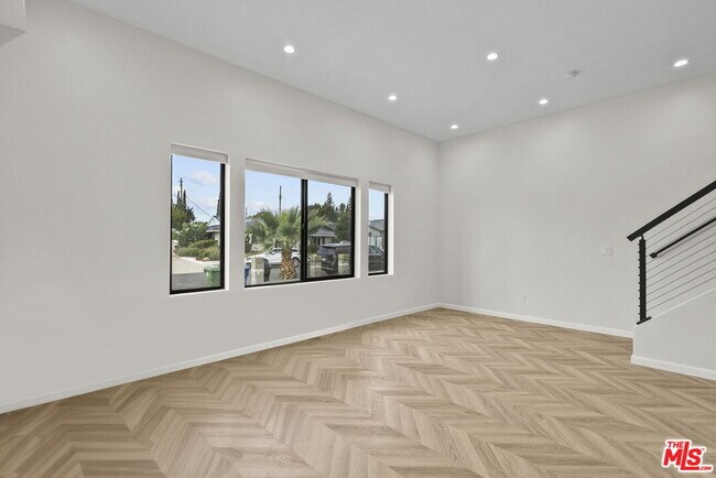 Foto del edificio - 10006 Odessa Ave