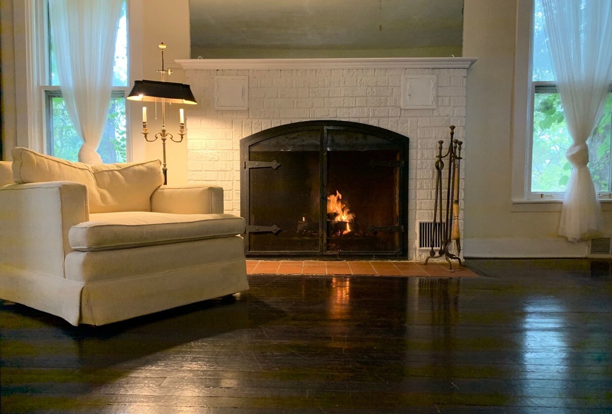 Fireplace - 3606 Country Club S Rd