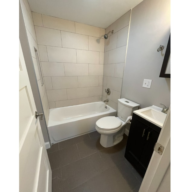 Building Photo - 120 Berkshire St