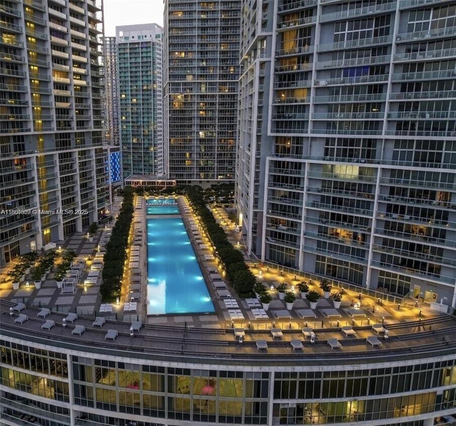 Primary Photo - 495 Brickell Ave