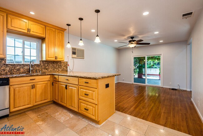 Building Photo - Beautiful Evergreen Home