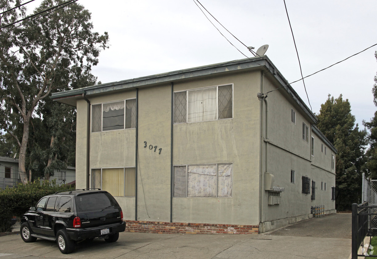 Primary Photo - 3077 Curran Ave