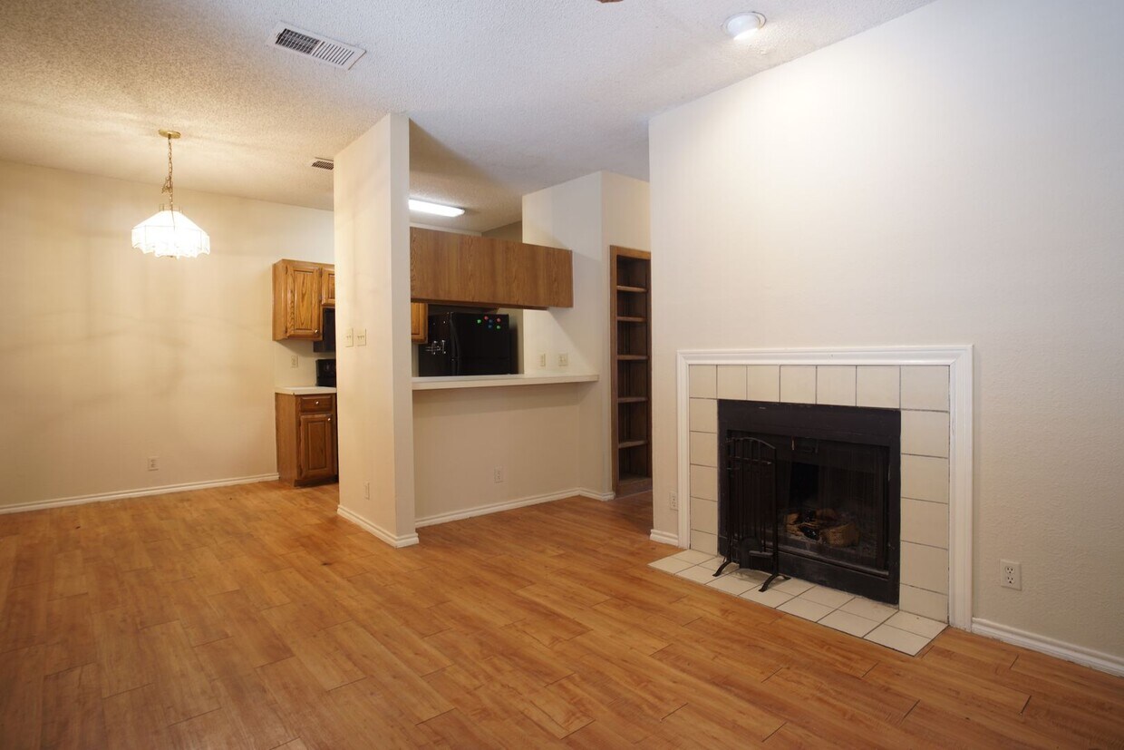 Foto principal - PRELEASE 8/15/2025 2 bed 2 bath
