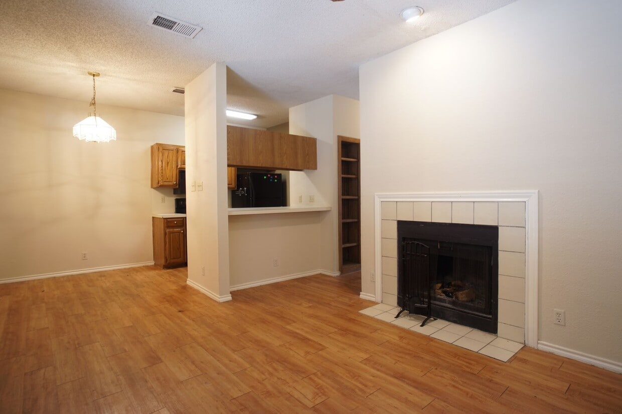 Primary Photo - PRELEASE 8/15/2025 2 bed 2 bath