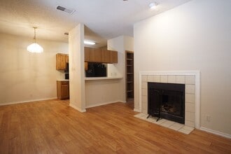 Building Photo - 914 W 26th St