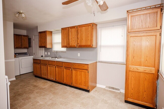 Foto del edificio - Nice ranch style three bedroom home in washington local schools