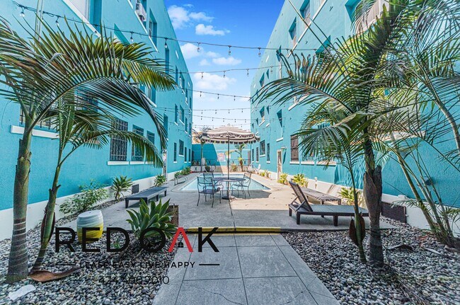 Building Photo - 6075 Franklin Ave