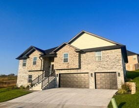 Building Photo - 855 S Eastridge