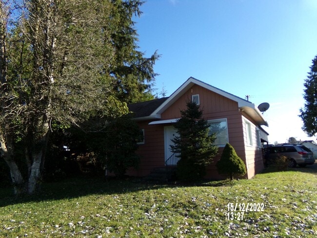 Building Photo - 1bd House With carport